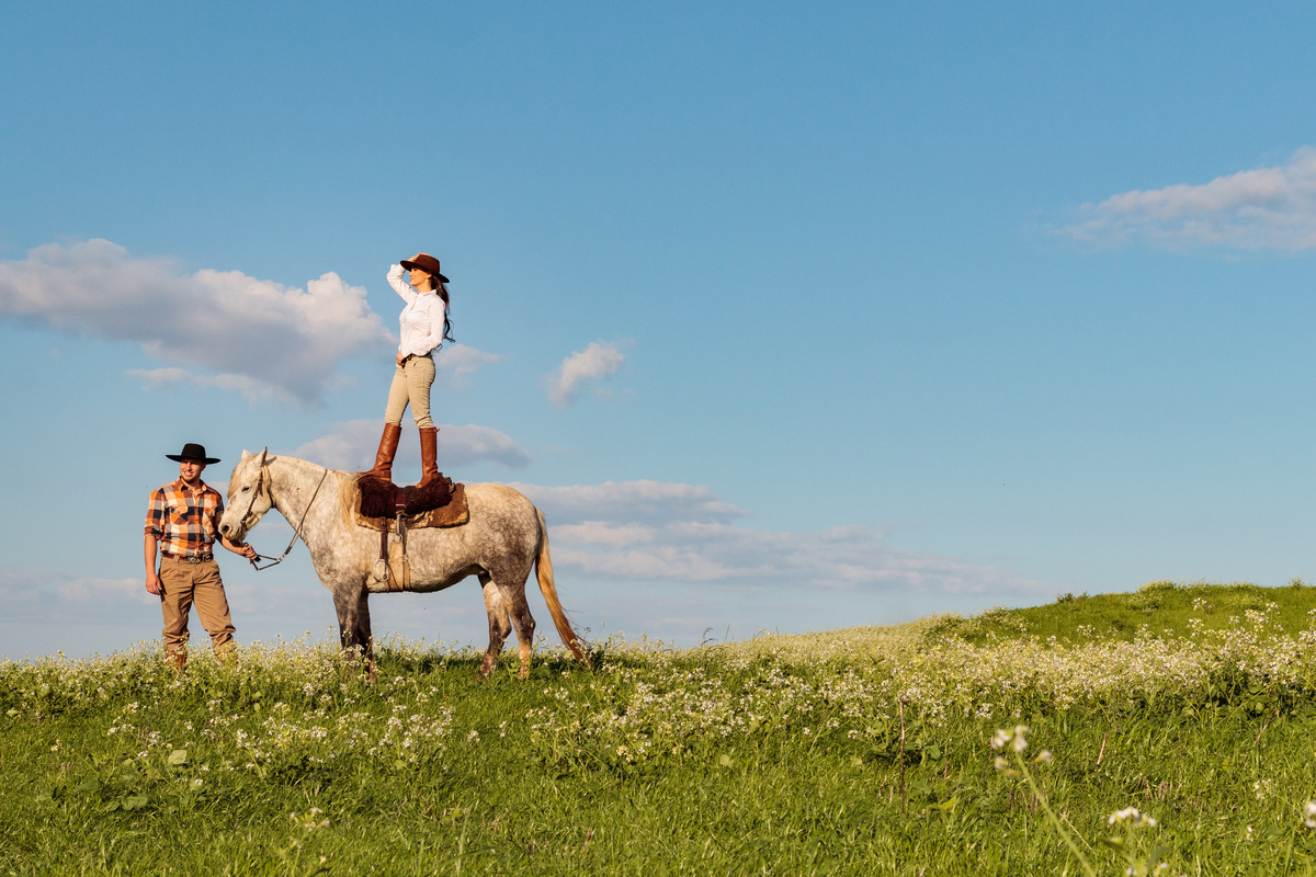 Book Rural Fotografia de casal Ensaio fotográfico de casal com cavalo em Soledade RS com a fotógrafa Vanessa Cristina Fotografia