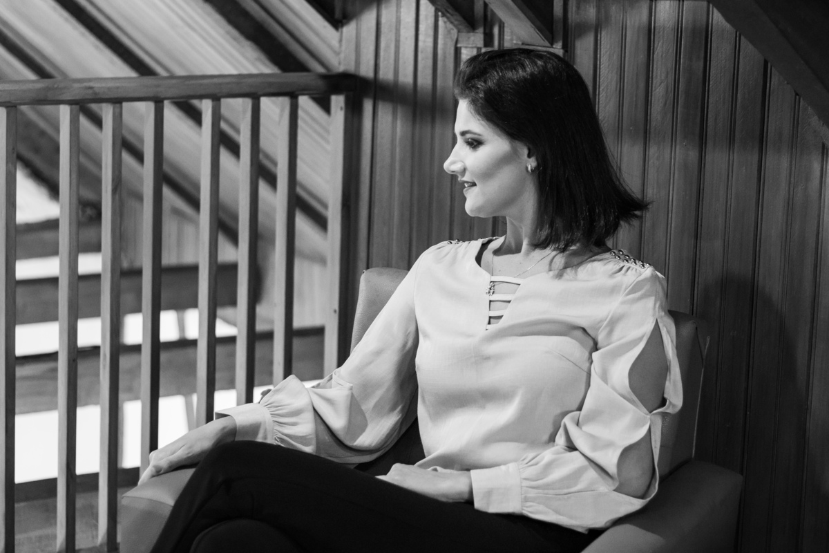 Fotografia feminina Retrato Feminino Ensaio Fotográfico feminino na Konstanz Haus em Roca Sales pela fotógrafa Vanessa Cristina Fotografia