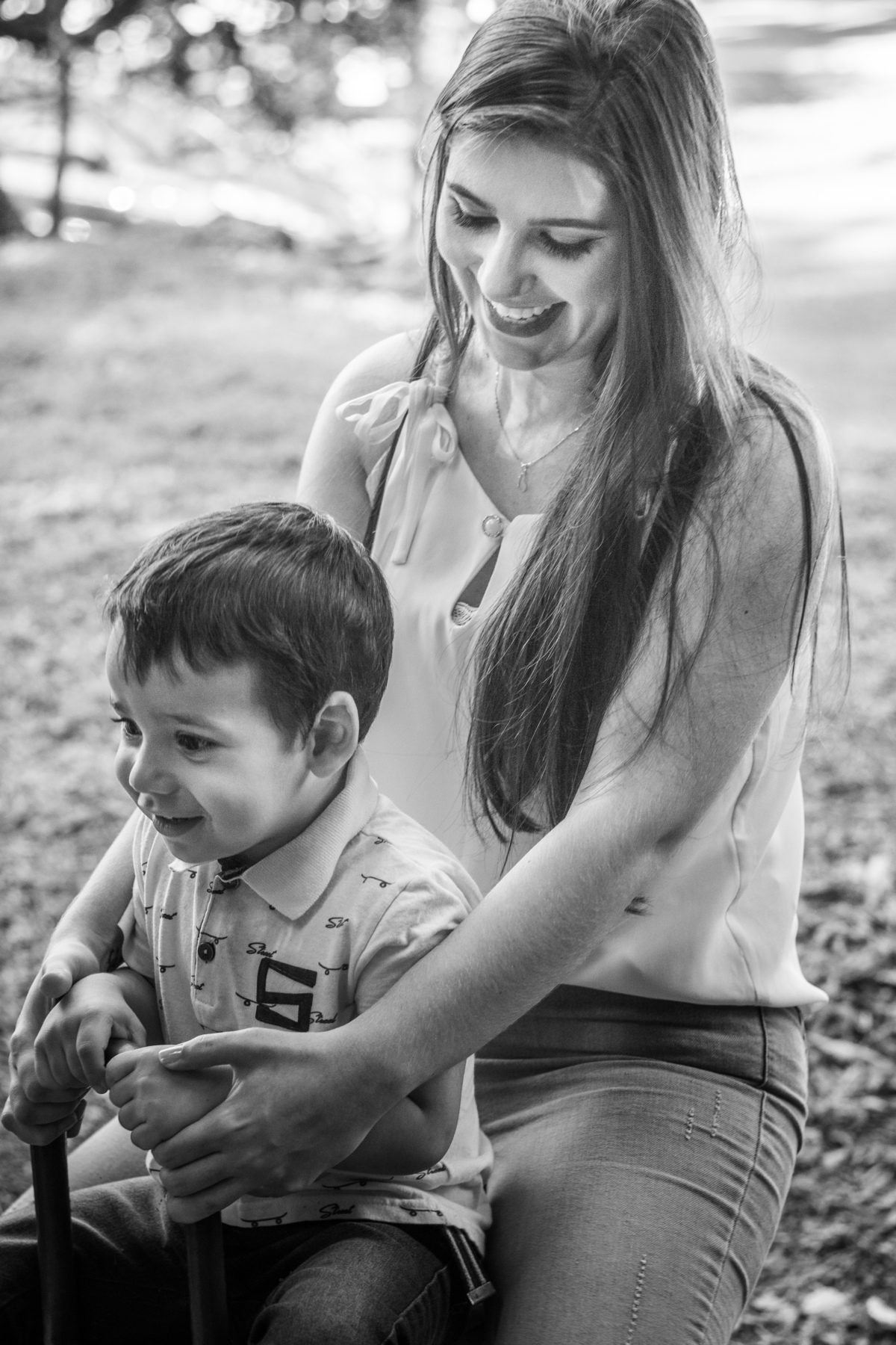 Fotografia de família lifestyle Fotografia de família Ensaio fotográfico de família Fotografia avó neto dinda em Doutor Ricardo na Gruta de Nossa Senhora de Lourdes com a fotógrafa Vanessa Cristina Fotografia