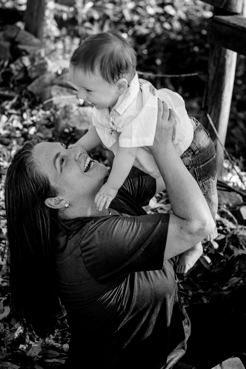 Fotografia infantil Ensaio fotográfico infantil mãe e filho na Equoterapia Abraço Forte em Encantado RS com a fotógrafa Vanessa Cristina Fotografia