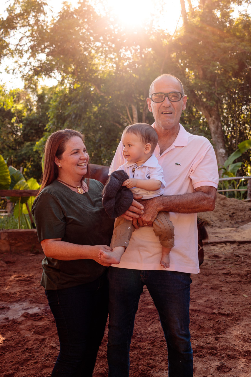 Fotografia de família Ensaio fotográfico de família na Equoterapia Abraço Forte em Encantado RS com a fotógrafa Vanessa Cristina Fotografia