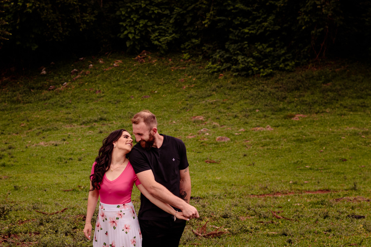 Ensaio Fotográfico externo de casal em Encantado RS pela fotógrafa Vanessa Cristina Fotografia
