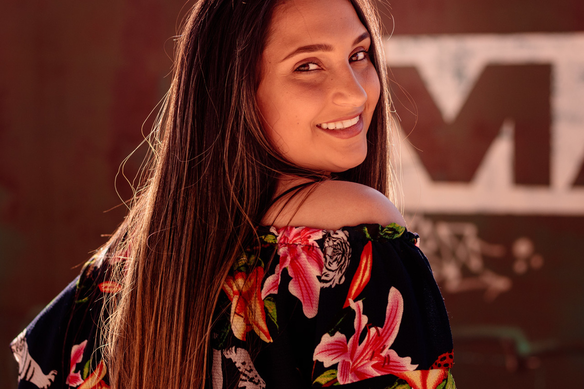 Fotógrafa em Roca Sales Ensaio fotográfico feminino de 18 anos na Estação férrea de Roca Sales, Rio Grande do Sul com a fotógrafa Vanessa Cristina Fotografia