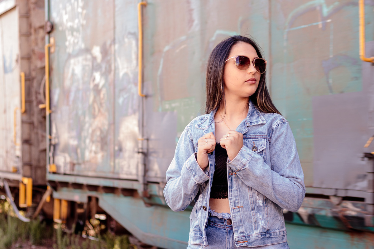 Fotografia em Roca Sales - Fotografia feminina Ensaio fotográfico com trem na estação férrea de Roca Sales Fotógrafa em Roca Sales com a fotógrafa Vanessa Cristina Fotografia