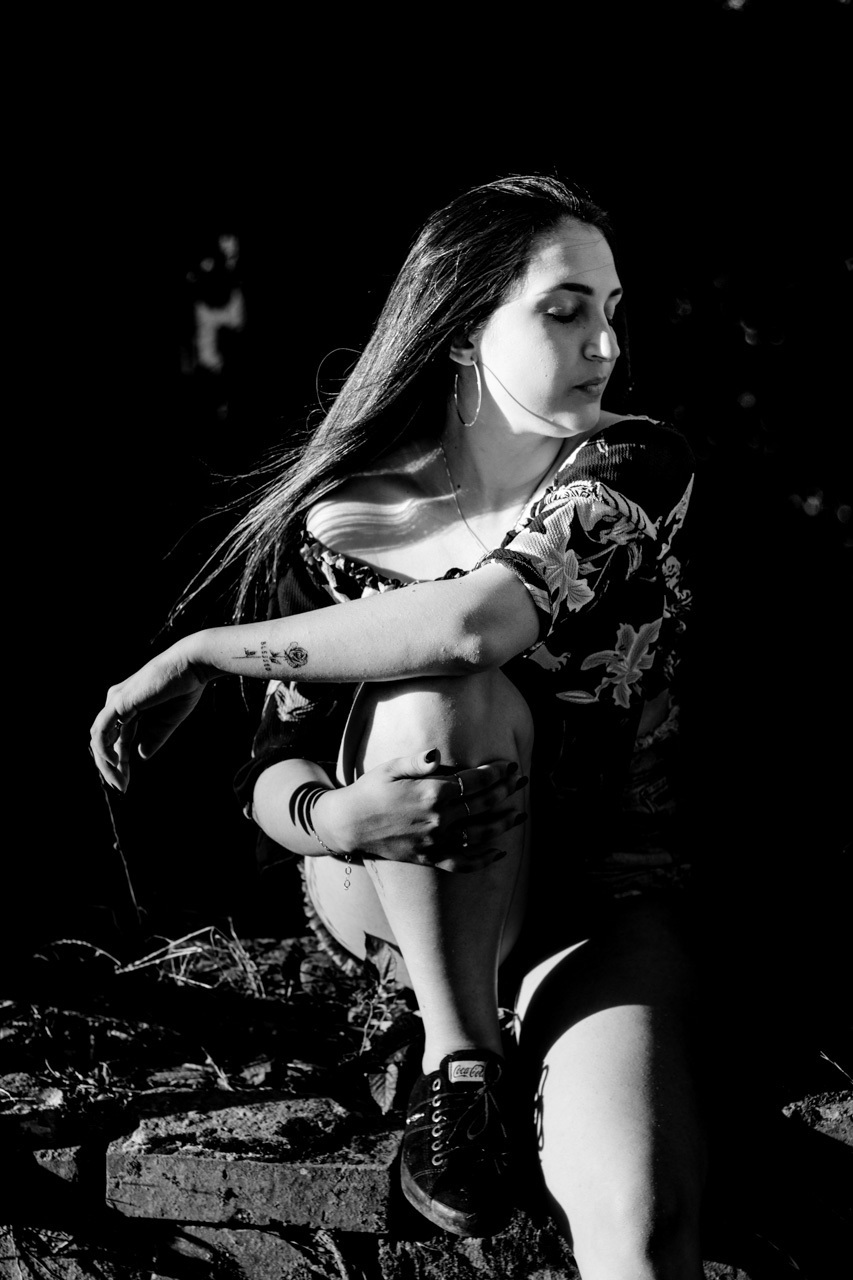 Fotografia em Roca Sales - Fotografia feminina Ensaio fotográfico na estação férrea de Roca Sales Fotógrafa em Roca Sales com a fotógrafa Vanessa Cristina Fotografia