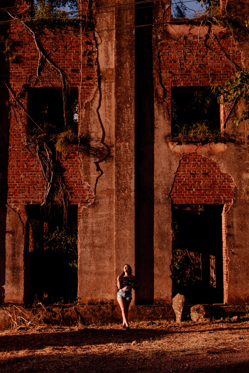 Fotografia em Roca Sales - Fotografia feminina Ensaio fotográfico na estação férrea de Roca Sales Fotógrafa em Roca Sales com a fotógrafa Vanessa Cristina Fotografia