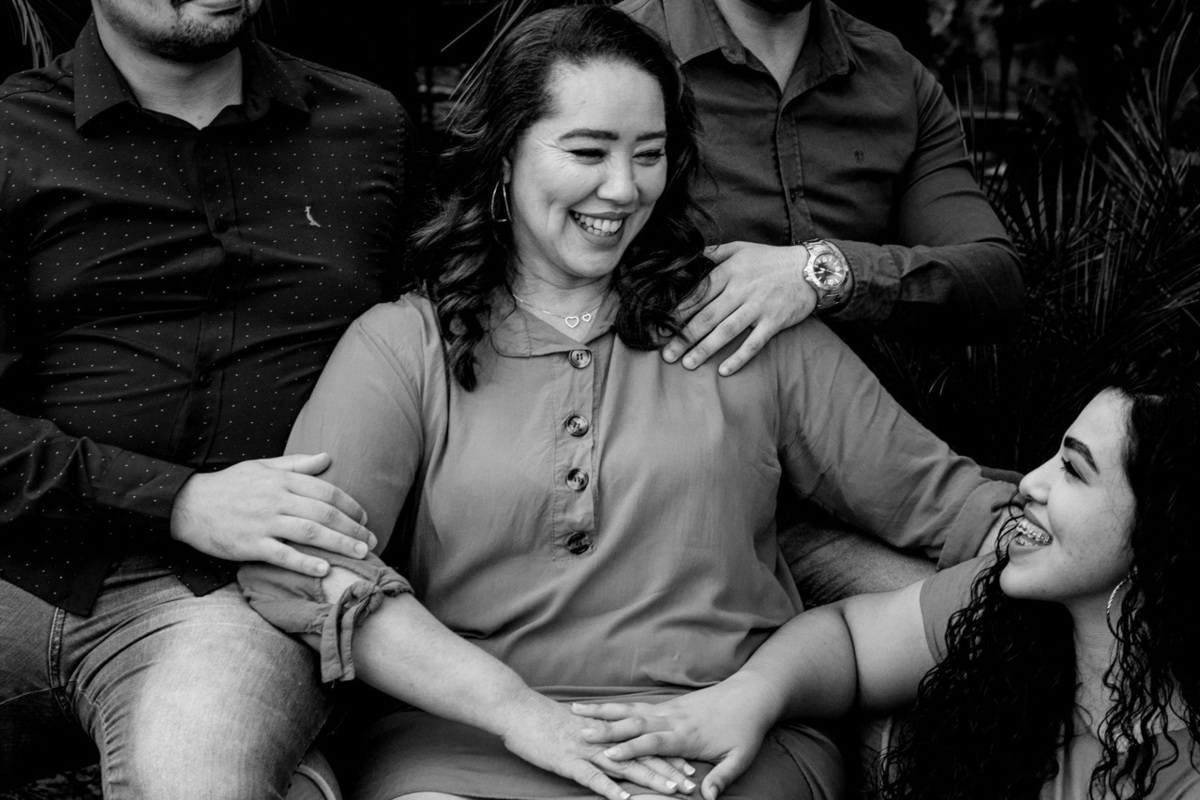 Ensaio FOtográfico de família fotografia de família mãe e filhos Dia das Mães na Floricultura Paraíso das Flores em Encantado com Vanessa Cristina Fotografia
