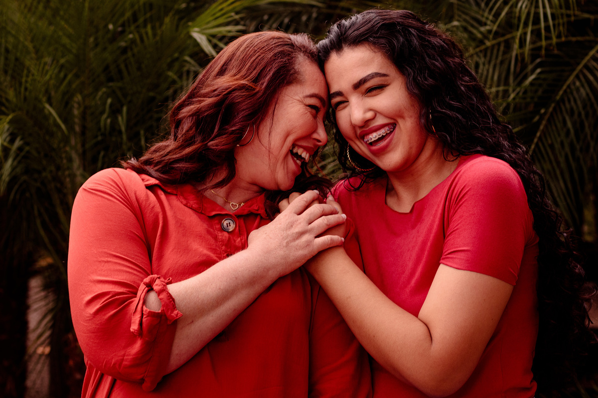 Ensaio FOtográfico de família fotografia de família mãe e filhos Dia das Mães na Floricultura Paraíso das Flores em Encantado com Vanessa Cristina Fotografia