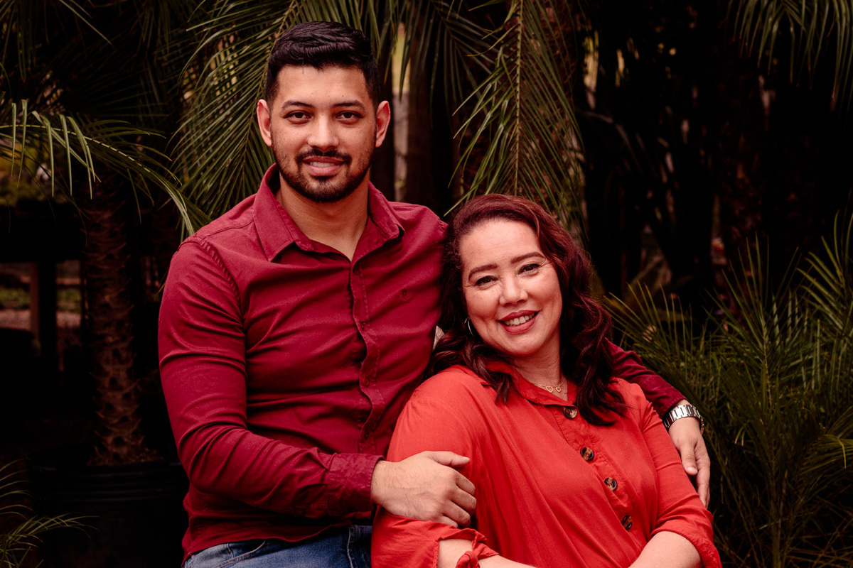 Ensaio FOtográfico de família fotografia de família mãe e filhos Dia das Mães na Floricultura Paraíso das Flores em Encantado com Vanessa Cristina Fotografia