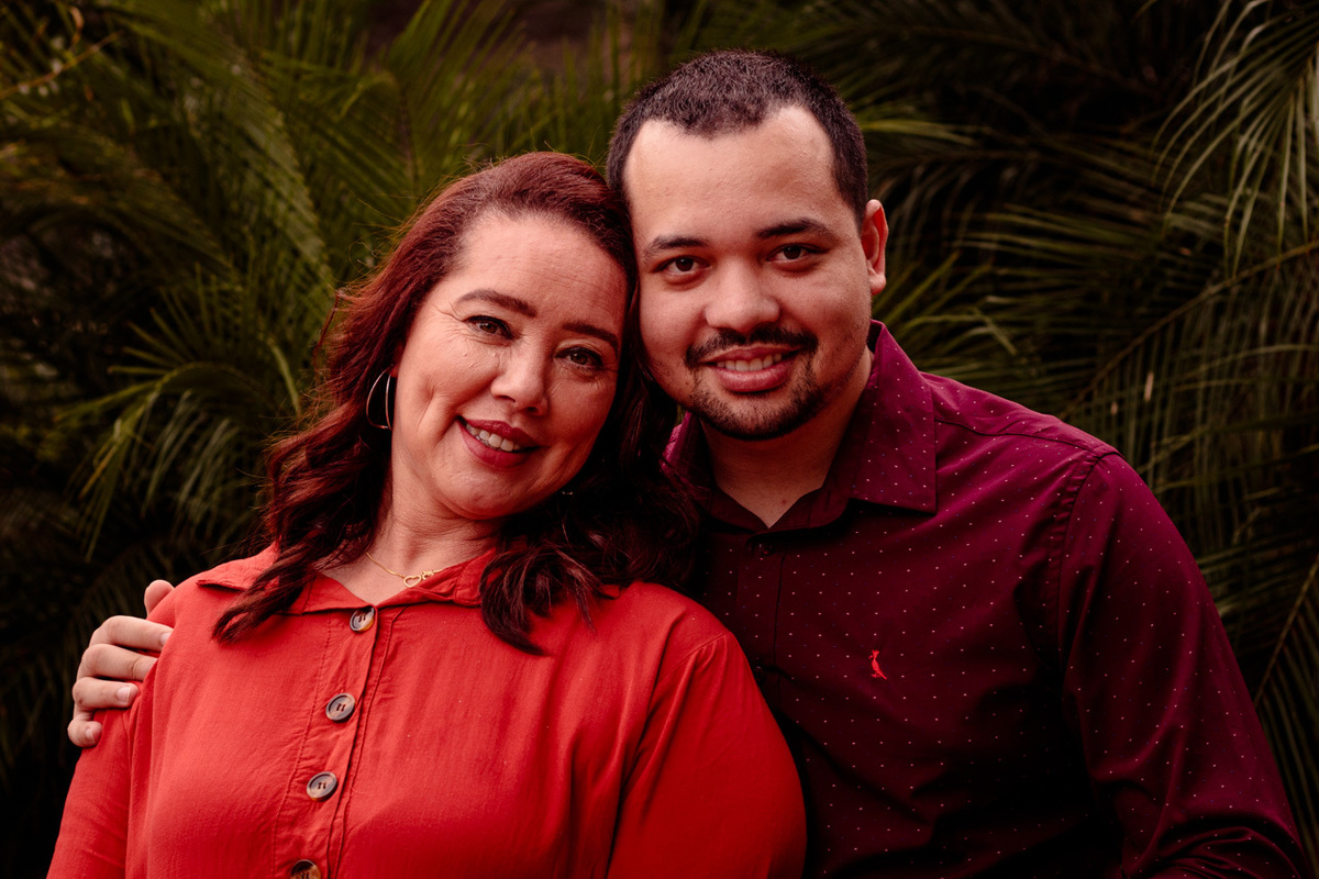 Ensaio FOtográfico de família fotografia de família mãe e filhos Dia das Mães na Floricultura Paraíso das Flores em Encantado com Vanessa Cristina Fotografia