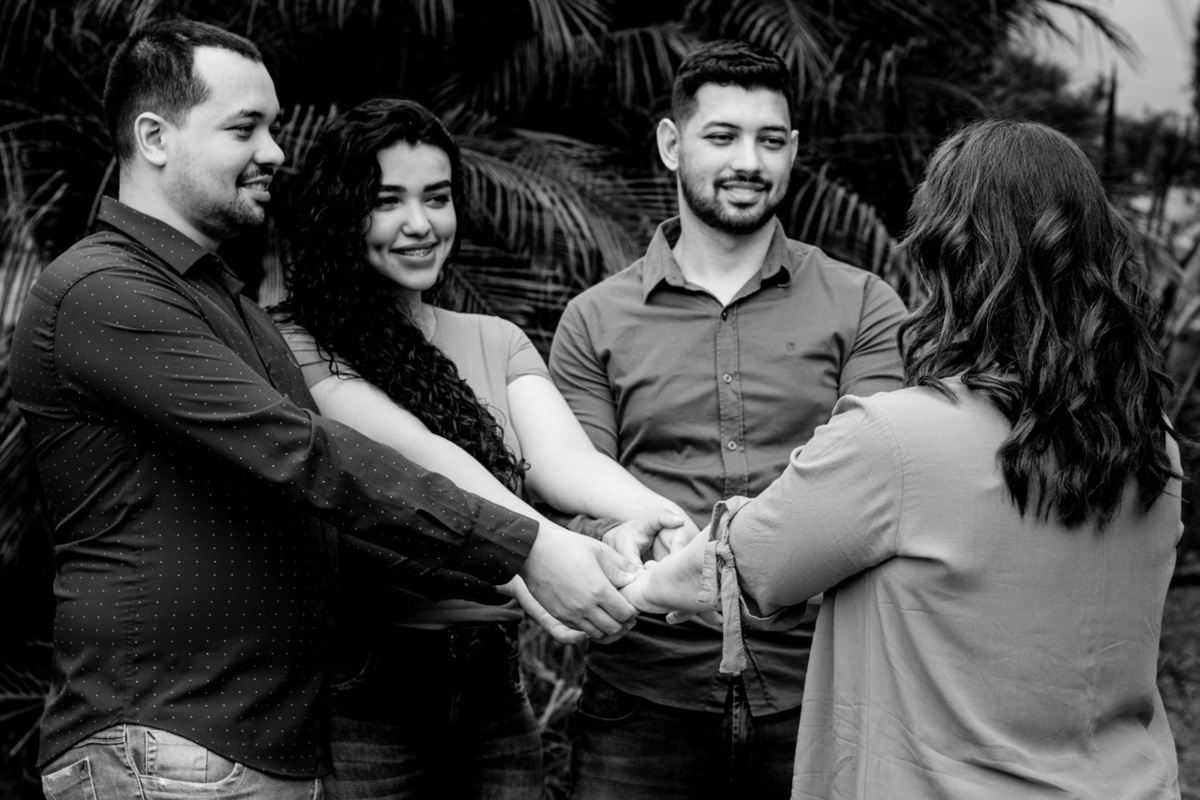 Ensaio Fotográfico de família fotografia de família mãe e filhos Dia das Mães na Floricultura Paraíso das Flores em Encantado com Vanessa Cristina Fotografia