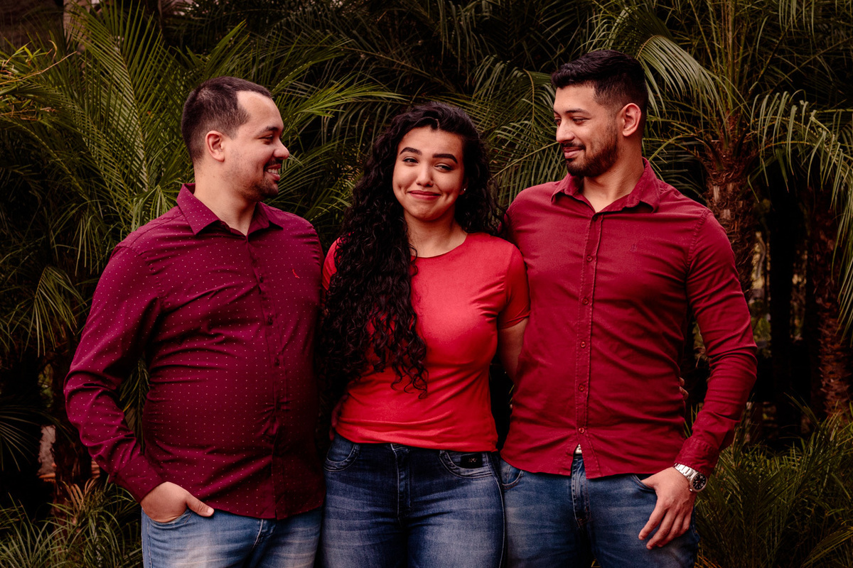 Ensaio Fotográfico de família fotografia de família mãe e filhos Dia das Mães na Floricultura Paraíso das Flores em Encantado com Vanessa Cristina Fotografia