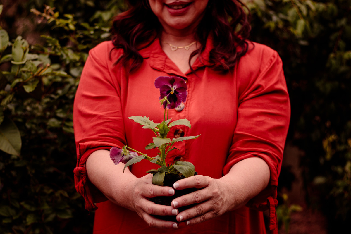 Ensaio Fotográfico de família fotografia de família mãe e filhos Dia das Mães na Floricultura Paraíso das Flores em Encantado com Vanessa Cristina Fotografia