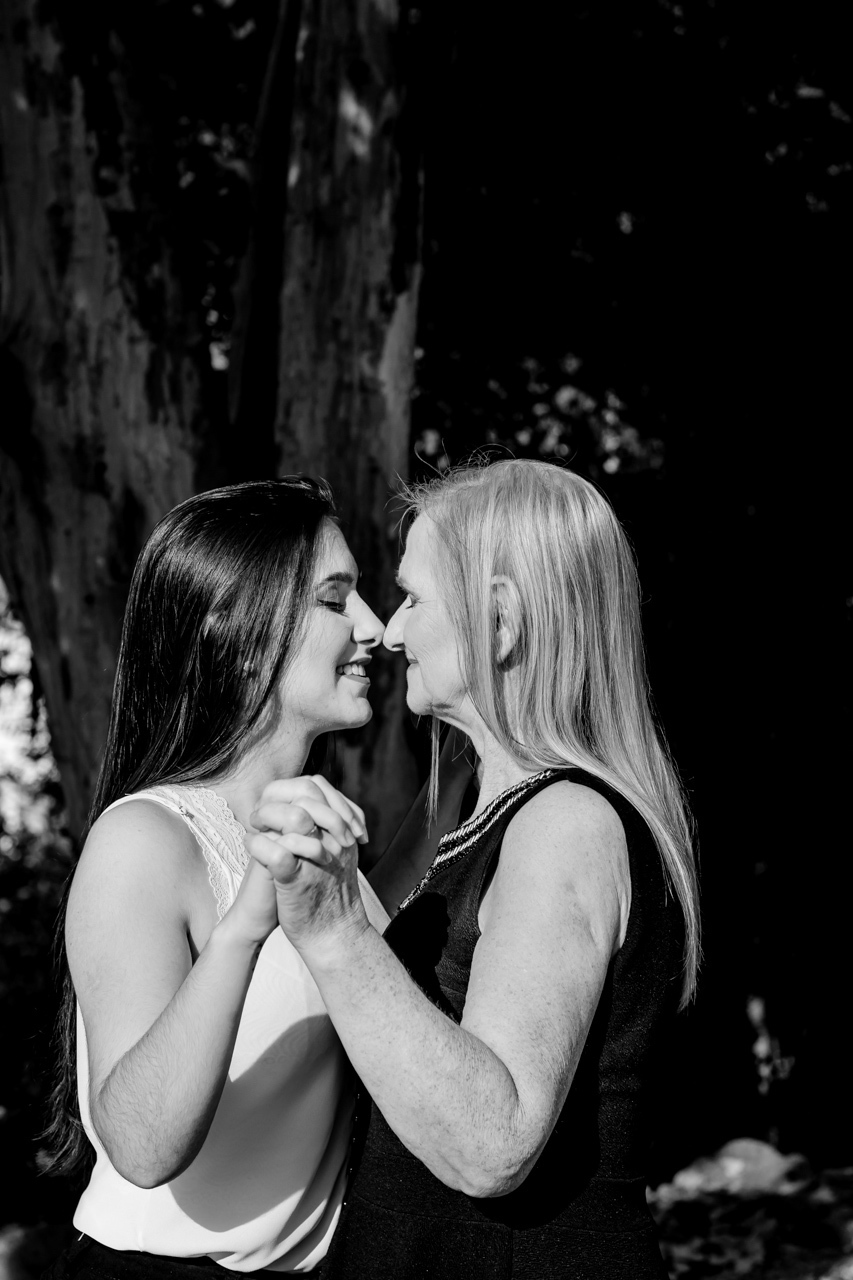 Ensaio Fotográfico de família fotografia de família em casa mãe e filhos Dia das Mães em Relvado com Vanessa Cristina Fotografia