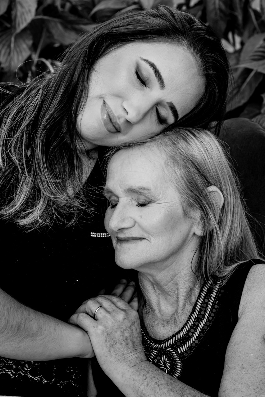 Ensaio Fotográfico de família fotografia de família em casa mãe e filhos Dia das Mães em Relvado com Vanessa Cristina Fotografia