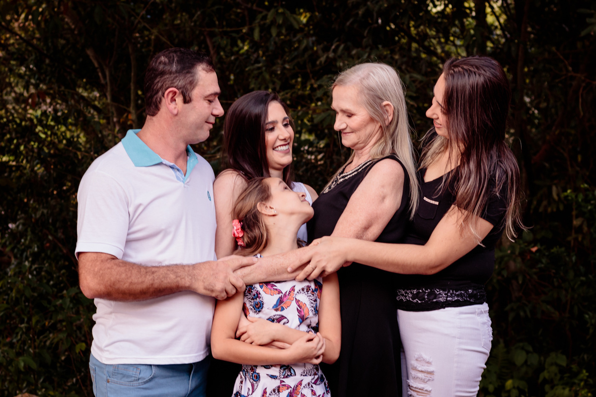 Ensaio Fotográfico de família fotografia de família em casa mãe e filhos Dia das Mães em Relvado com Vanessa Cristina Fotografia
