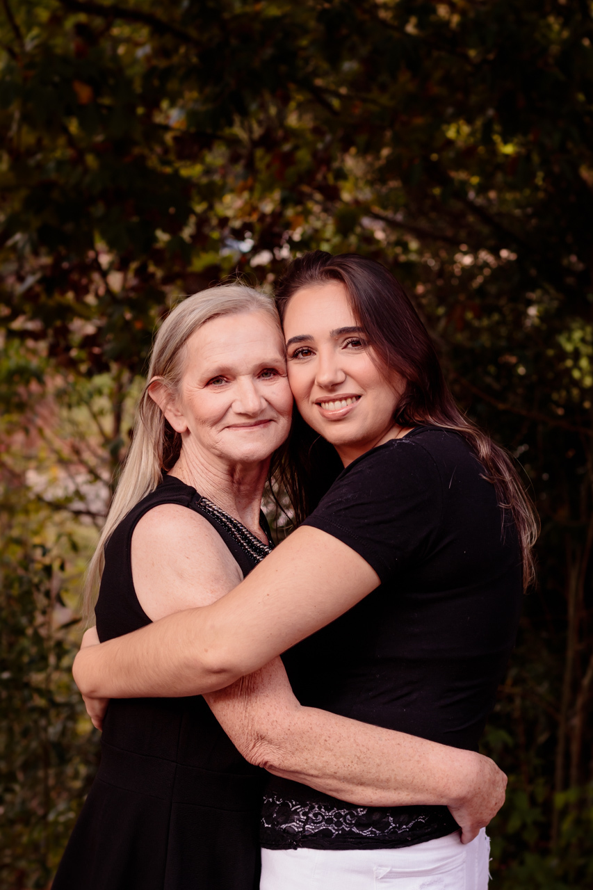 Ensaio Fotográfico de família fotografia de família em casa mãe e filhos Dia das Mães em Relvado com Vanessa Cristina Fotografia