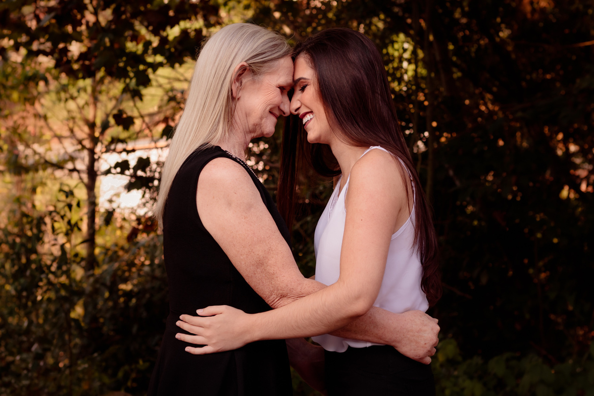 Ensaio Fotográfico de família fotografia de família em casa mãe e filhos Dia das Mães em Relvado com Vanessa Cristina Fotografia