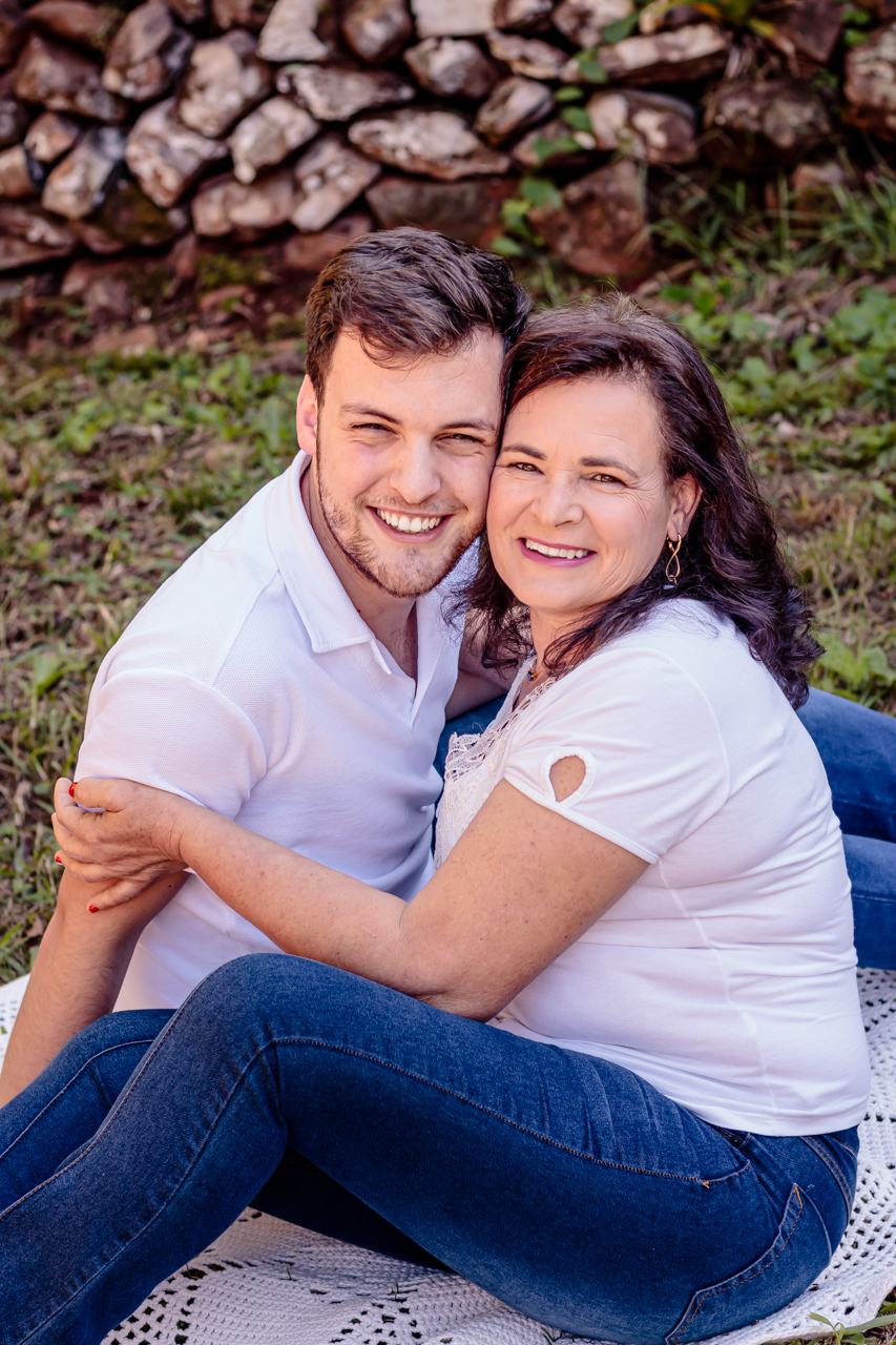 Ensaio fotográfico mãe e filhos fotografia de família com a fotógrafa de família Vanessa Cristina Fotografia de Encantado em Travesseiro Vale do Taquari