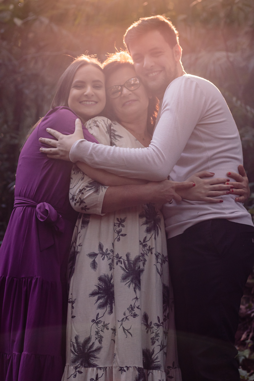 Ensaio fotográfico mãe e filhos fotografia de família com a fotógrafa de família Vanessa Cristina Fotografia de Encantado em Travesseiro Vale do Taquari