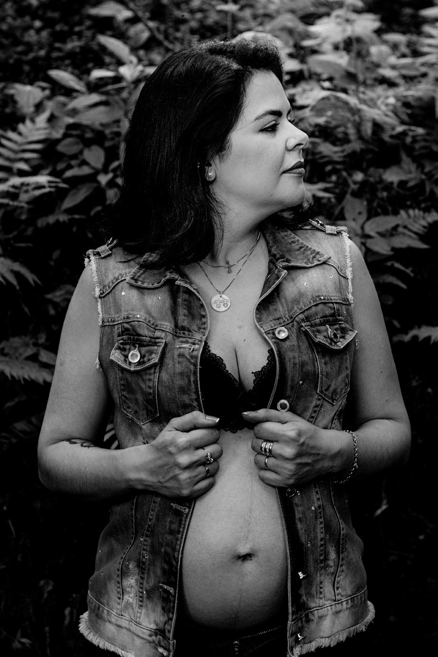 Foto de gestante ao ar livre- Ensaio fotográfico de gestante - Fotografia de gestante em Capitão - Vanessa Cristina Fotografia - Fotógrafa de gestante em Encantado