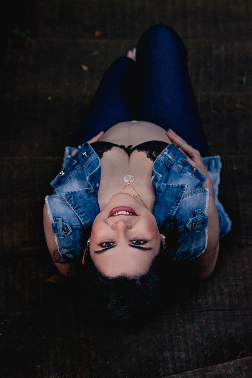 Foto de gestante ao ar livre- Ensaio fotográfico de gestante - Fotografia de gestante em Capitão - Vanessa Cristina Fotografia - Fotógrafa de gestante em Encantado