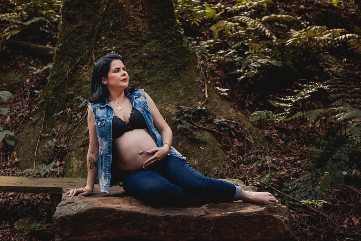 Foto de gestante ao ar livre- Ensaio fotográfico de gestante - Fotografia de gestante em Capitão - Vanessa Cristina Fotografia - Fotógrafa de gestante em Encantado