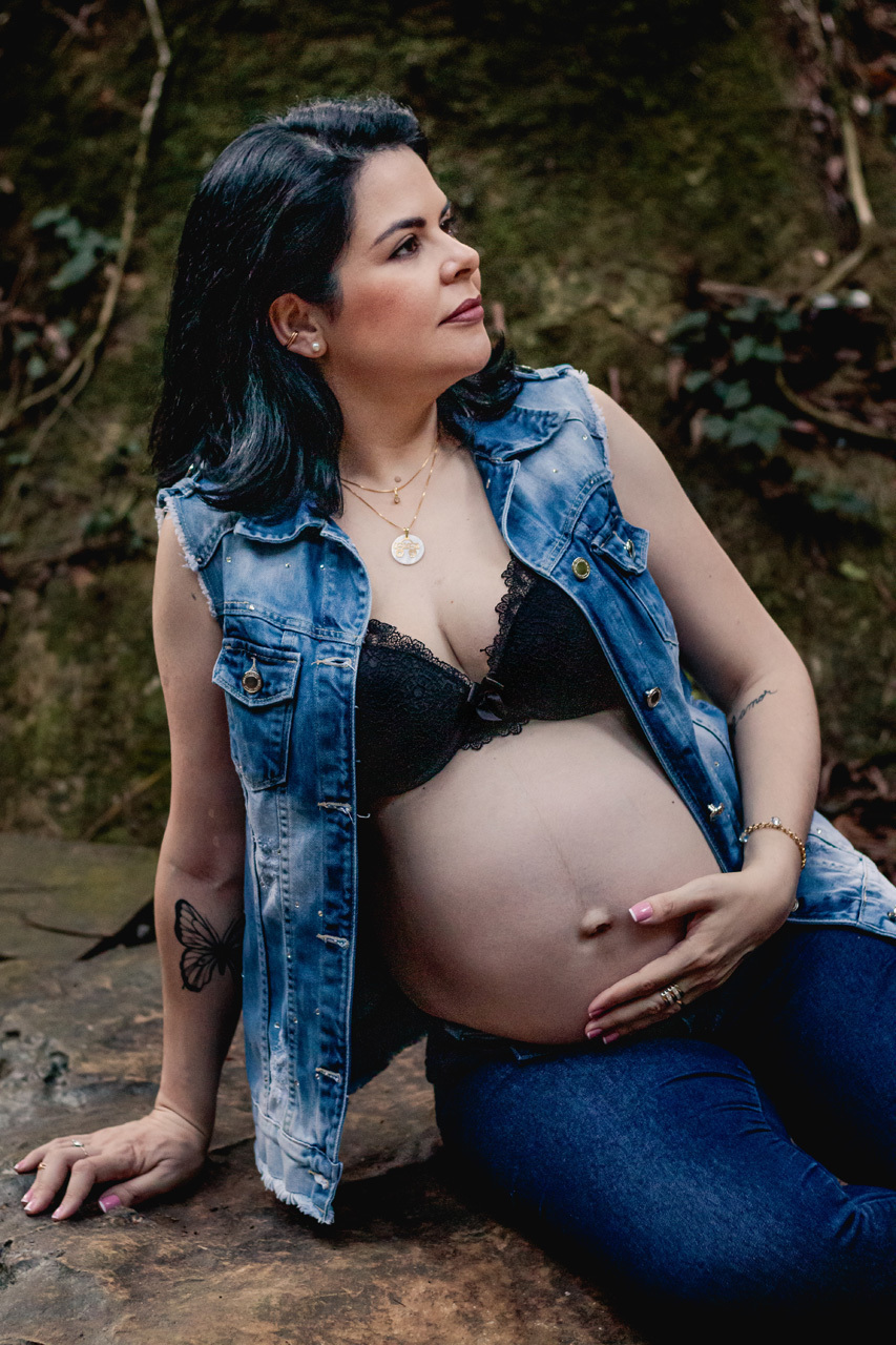 Foto de gestante ao ar livre- Ensaio fotográfico de gestante - Fotografia de gestante em Capitão - Vanessa Cristina Fotografia - Fotógrafa de gestante em Encantado