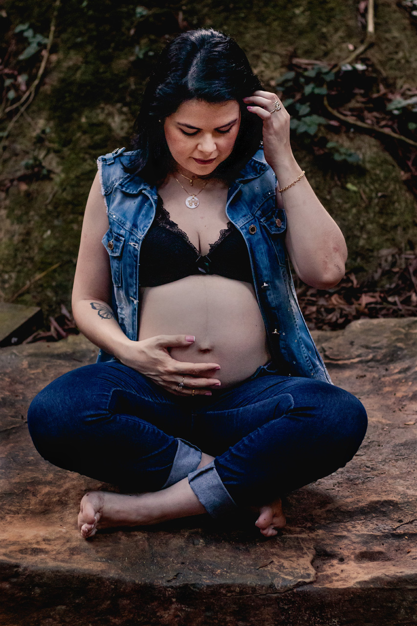 Foto de gestante ao ar livre- Ensaio fotográfico de gestante - Fotografia de gestante em Capitão - Vanessa Cristina Fotografia - Fotógrafa de gestante em Encantado