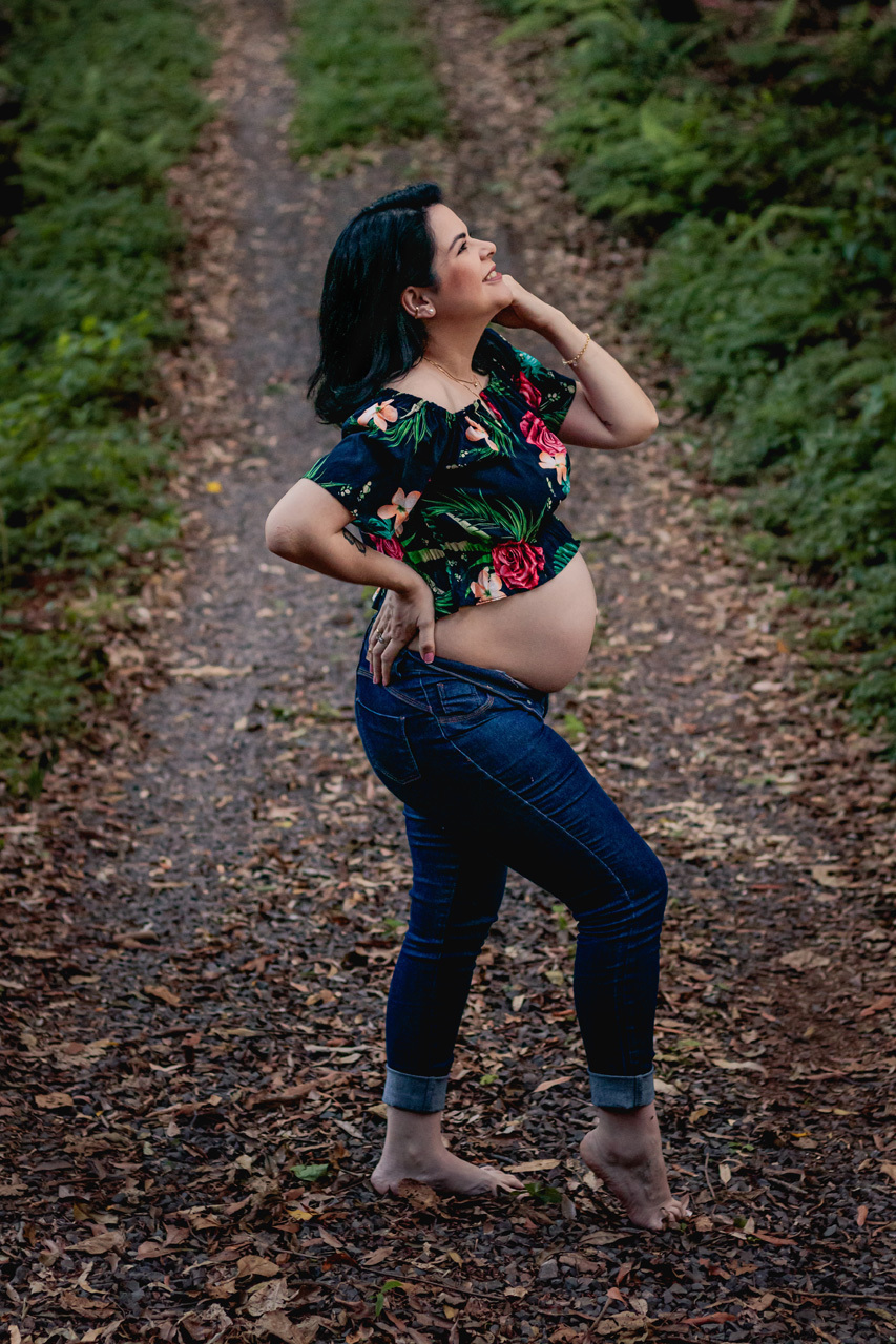 Foto de gestante ao ar livre- Ensaio fotográfico de gestante - Fotografia de gestante em Capitão - Vanessa Cristina Fotografia - Fotógrafa de gestante em Encantado