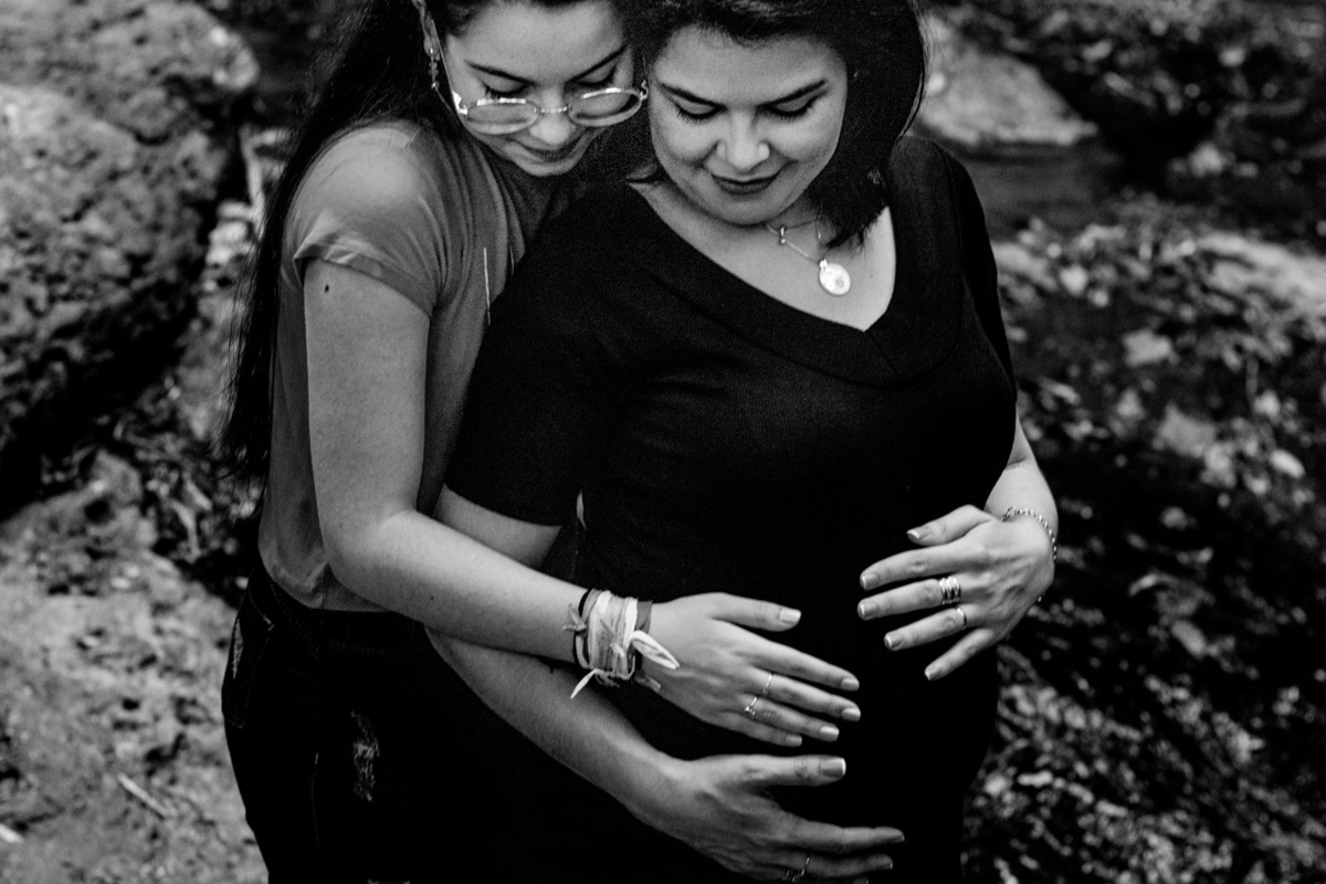 Foto de gestante ao ar livre- Ensaio fotográfico de gestante - Fotografia de gestante em Capitão - Vanessa Cristina Fotografia - Fotógrafa de gestante em Encantado