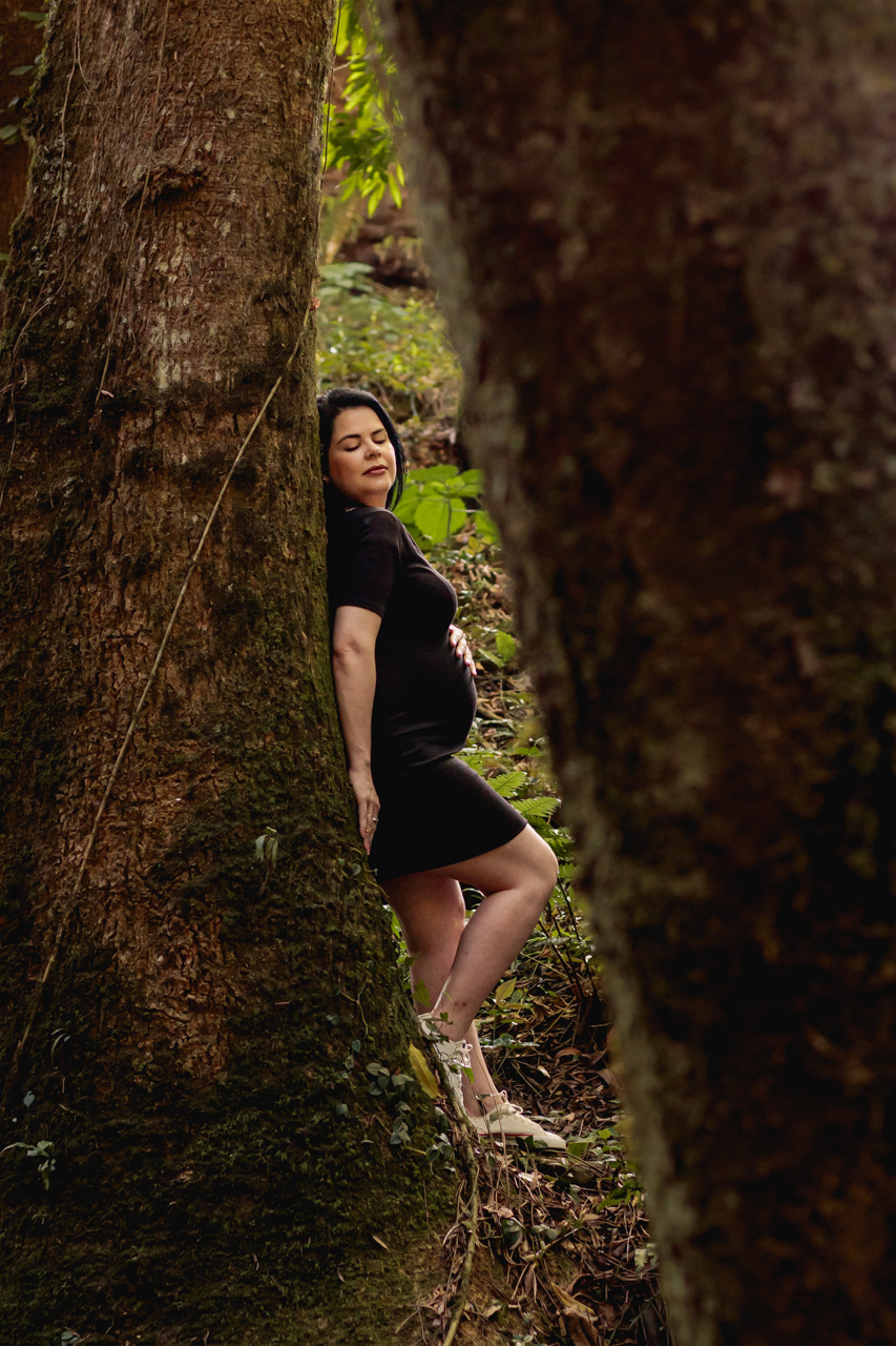 Foto de gestante ao ar livre- Ensaio fotográfico de gestante - Fotografia de gestante em Capitão - Vanessa Cristina Fotografia - Fotógrafa de gestante em Encantado
