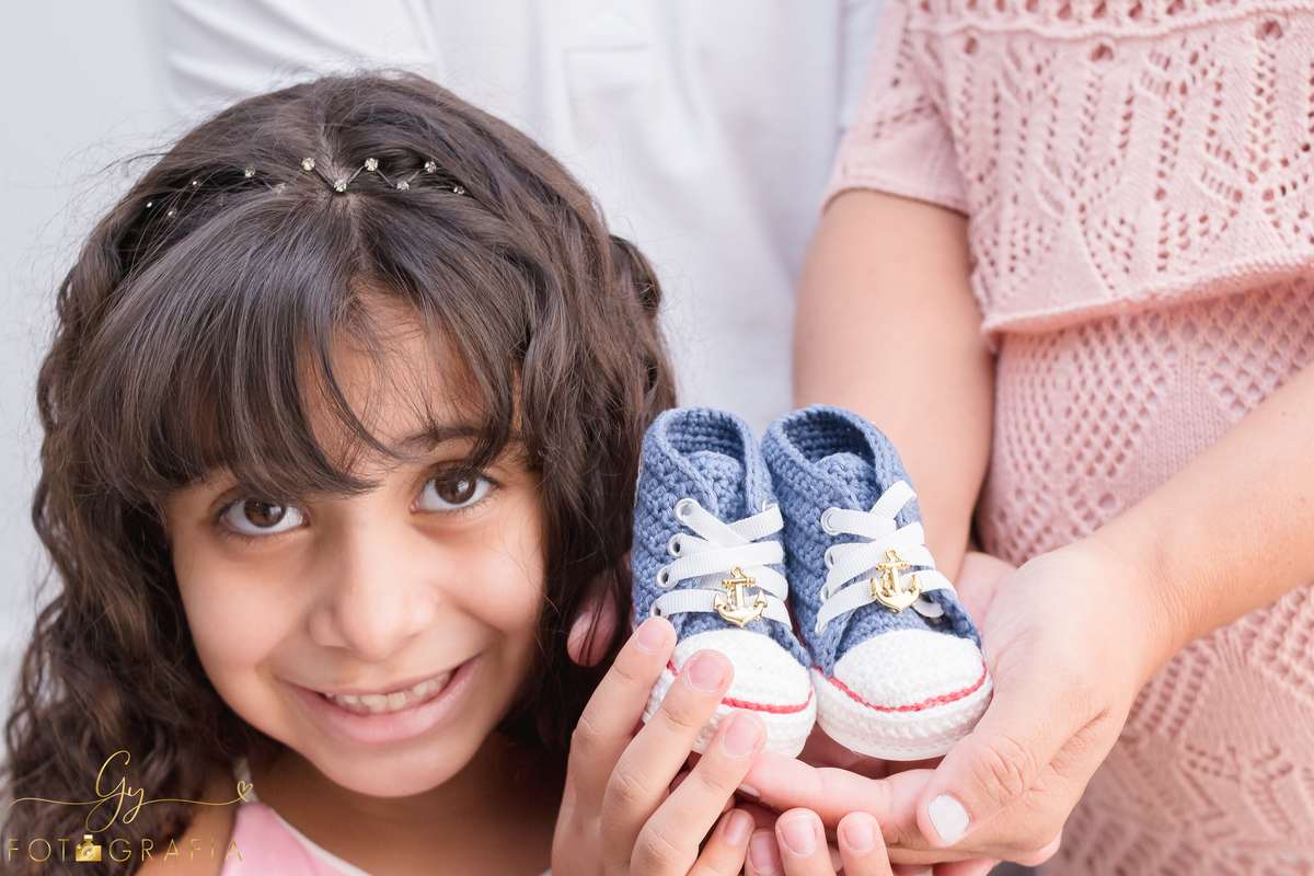 Ensaio de gestante em estúdio. Fotógrafo em londrina especializado em ensaios de gestantes. Momento registrado pela fotógrafa Giscellayne | Gy fotografia