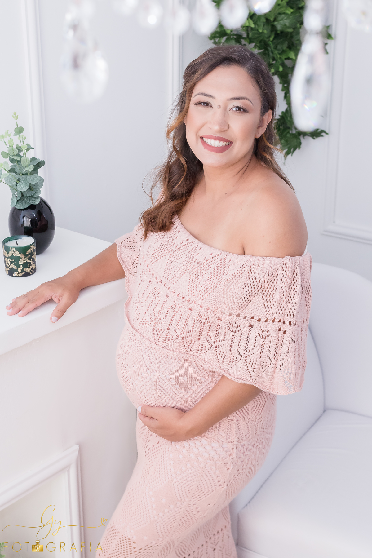 Ensaio de gestante em estúdio. Fotógrafo em londrina especializado em ensaios de gestantes. Momento registrado pela fotógrafa Giscellayne | Gy fotografia