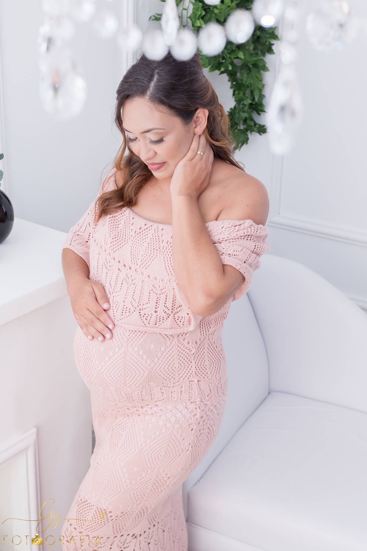 Ensaio de gestante em estúdio. Fotógrafo em londrina especializado em ensaios de gestantes. Momento registrado pela fotógrafa Giscellayne | Gy fotografia