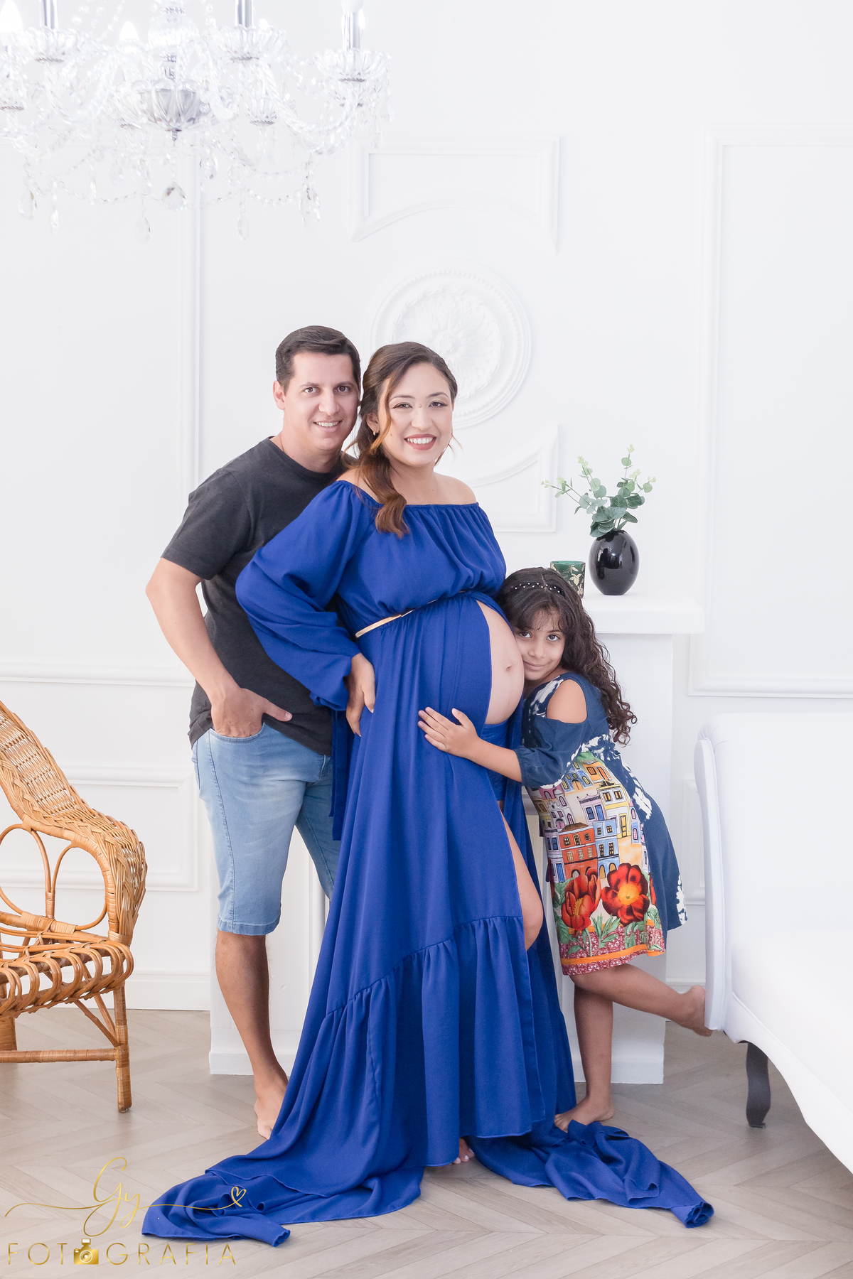 Ensaio de gestante em estúdio. Fotógrafo em londrina especializado em ensaios de gestantes. Momento registrado pela fotógrafa Giscellayne | Gy fotografia