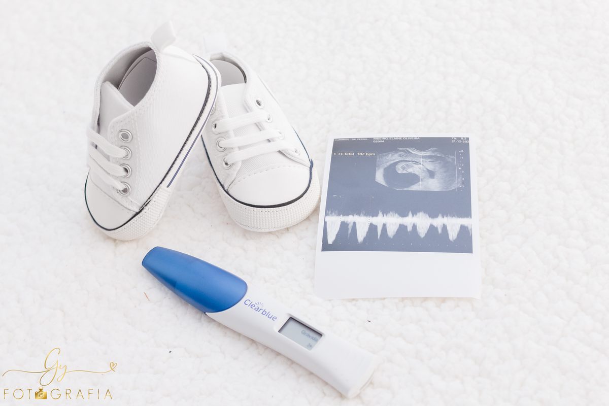 Ensaio de gestante em estúdio. Fotógrafo em londrina especializado em ensaios de gestantes. Momento registrado pela fotógrafa Giscellayne | Gy fotografia