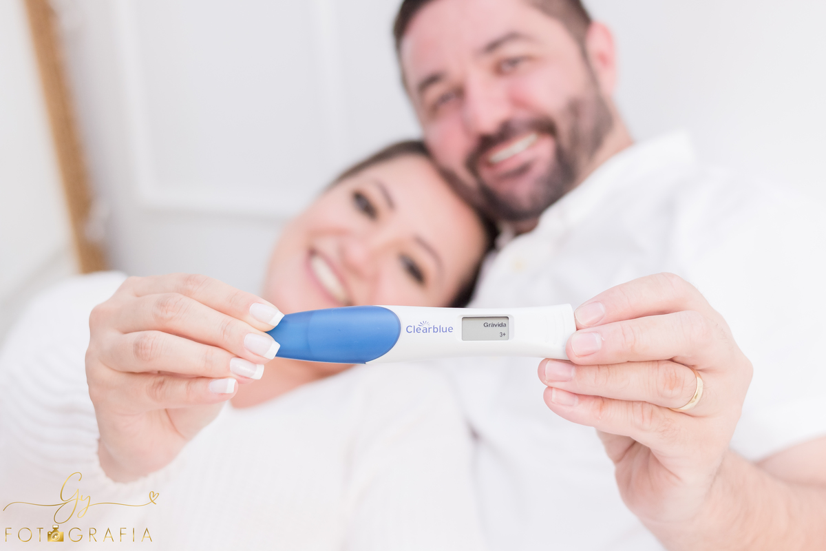 Ensaio de gestante em estúdio. Fotógrafo em londrina especializado em ensaios de gestantes. Momento registrado pela fotógrafa Giscellayne | Gy fotografia