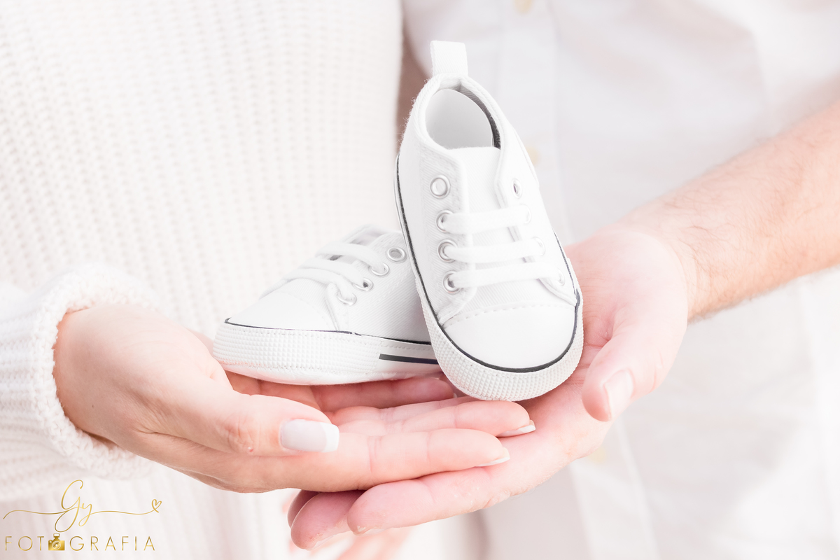 Ensaio de gestante em estúdio. Fotógrafo em londrina especializado em ensaios de gestantes. Momento registrado pela fotógrafa Giscellayne | Gy fotografia