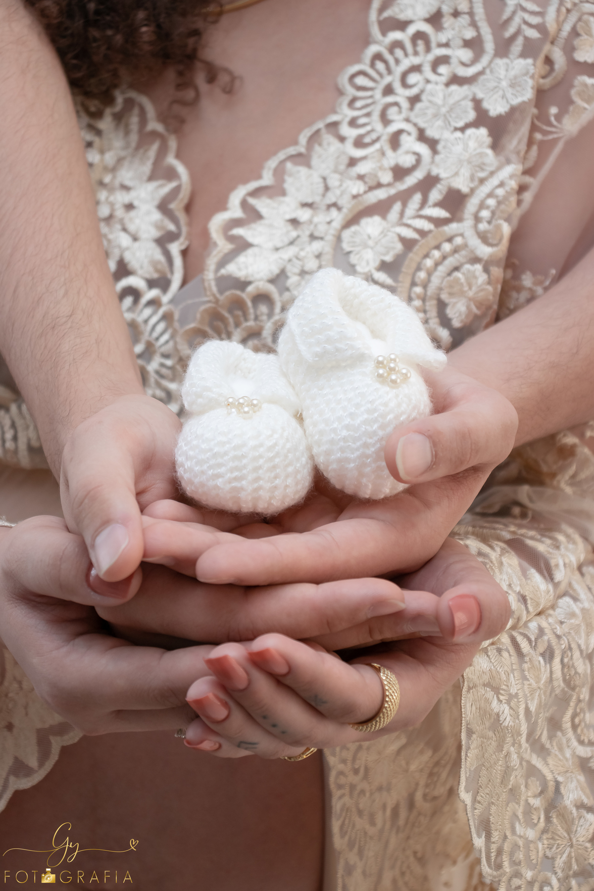 Ensaio de gestante em estúdio. Fotógrafo em londrina especializado em ensaios de gestantes. Momento registrado pela fotógrafa Giscellayne | Gy fotografia