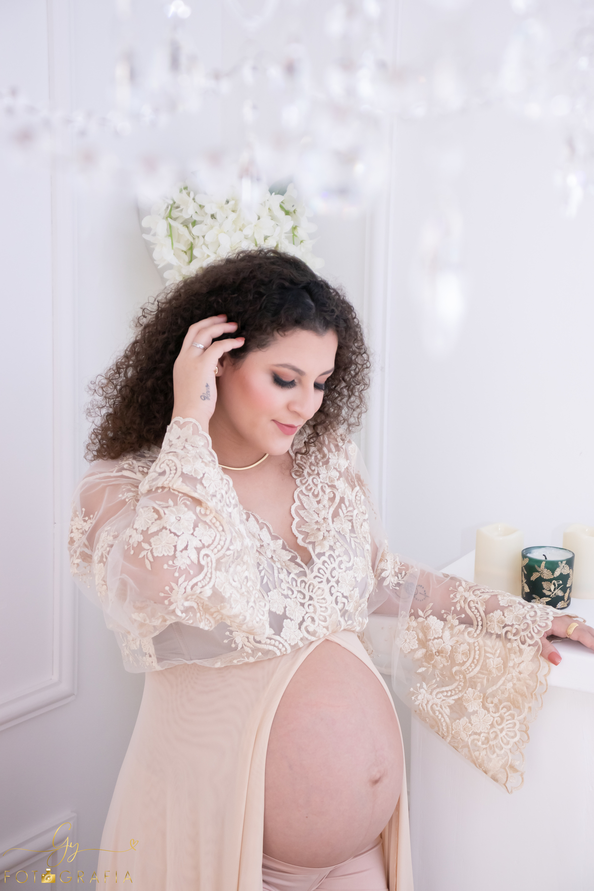 Ensaio de gestante em estúdio. Fotógrafo em londrina especializado em ensaios de gestantes. Momento registrado pela fotógrafa Giscellayne | Gy fotografia