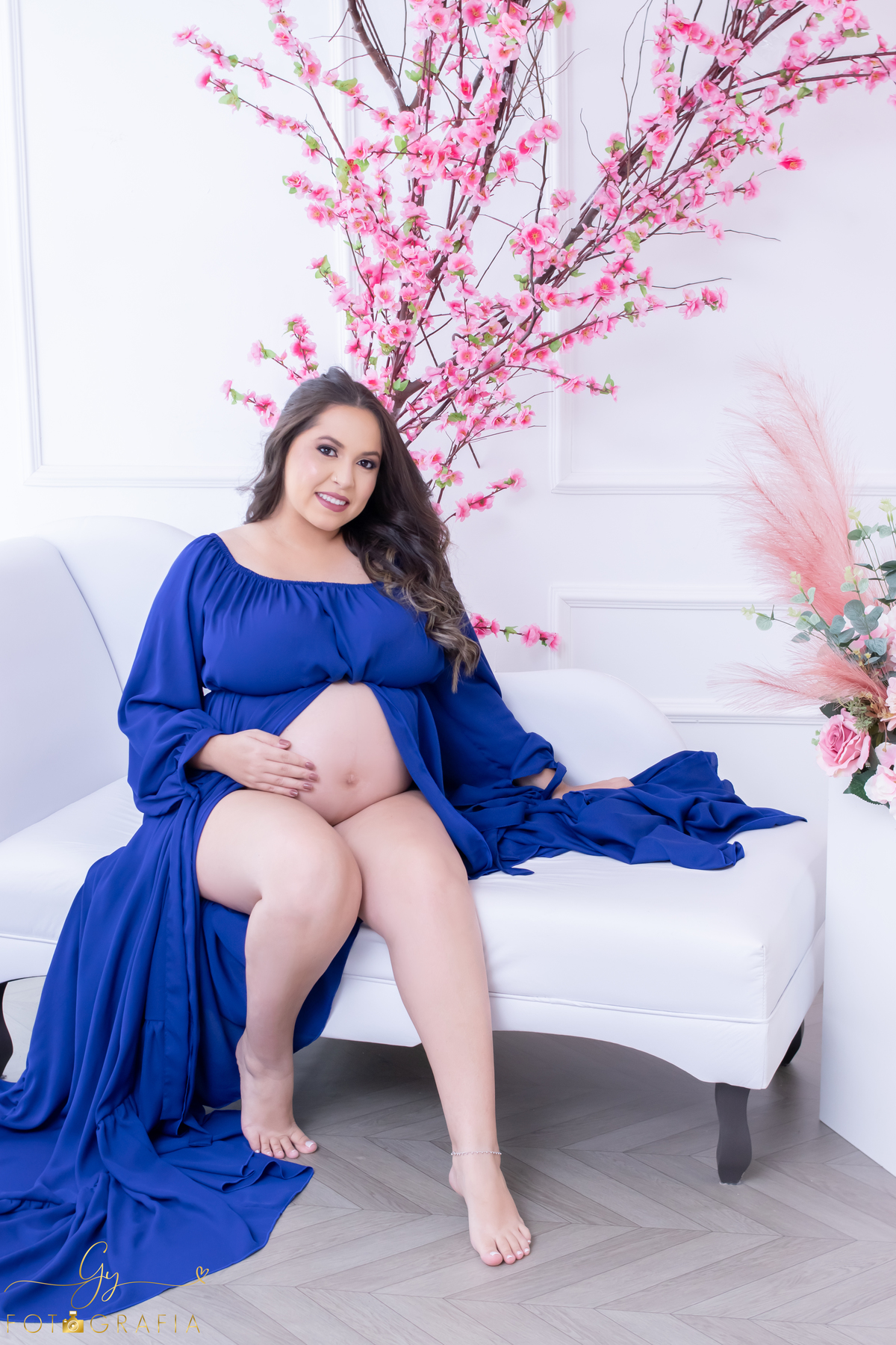 Ensaio de gestante em estúdio. Fotógrafo em londrina especializado em ensaios de gestantes. Momento registrado pela fotógrafa Giscellayne | Gy fotografia
