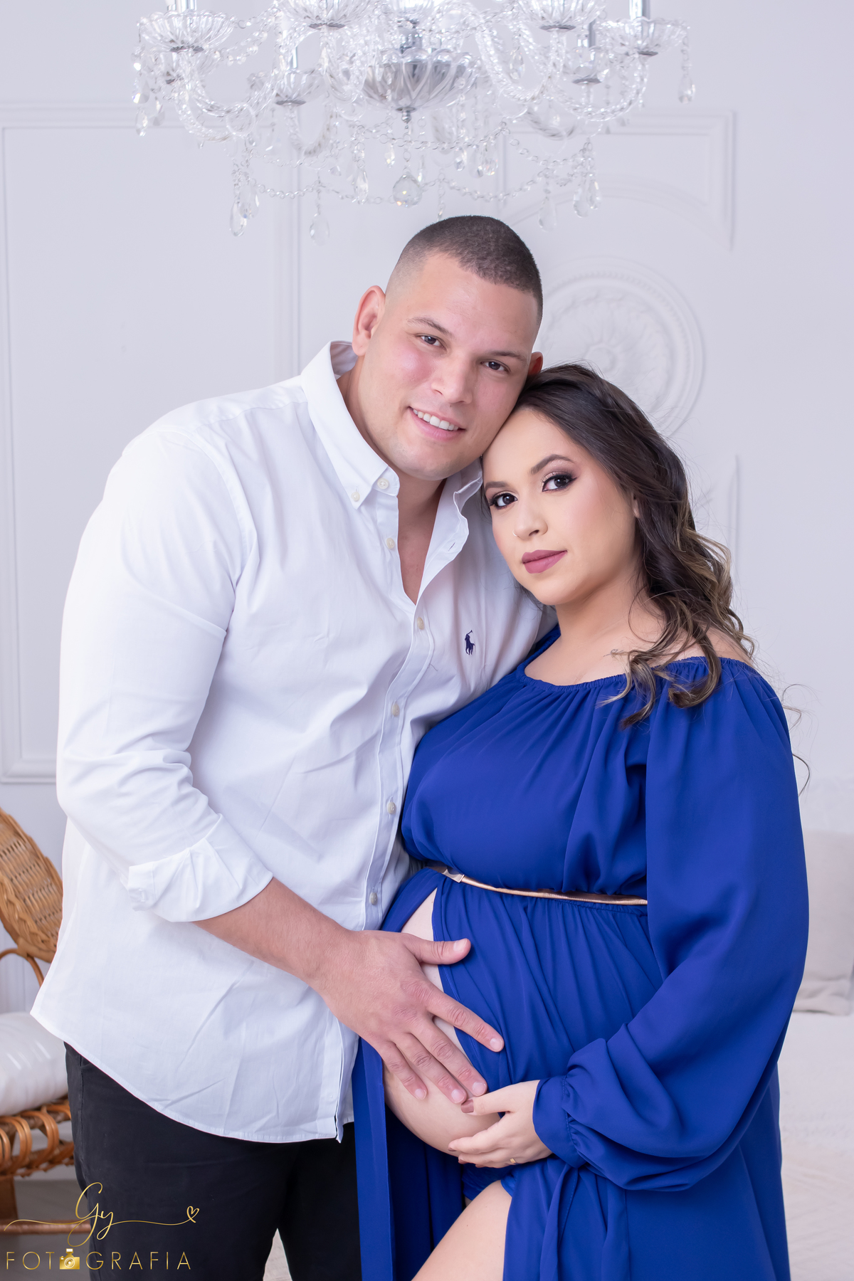 Ensaio de gestante em estúdio. Fotógrafo em londrina especializado em ensaios de gestantes. Momento registrado pela fotógrafa Giscellayne | Gy fotografia