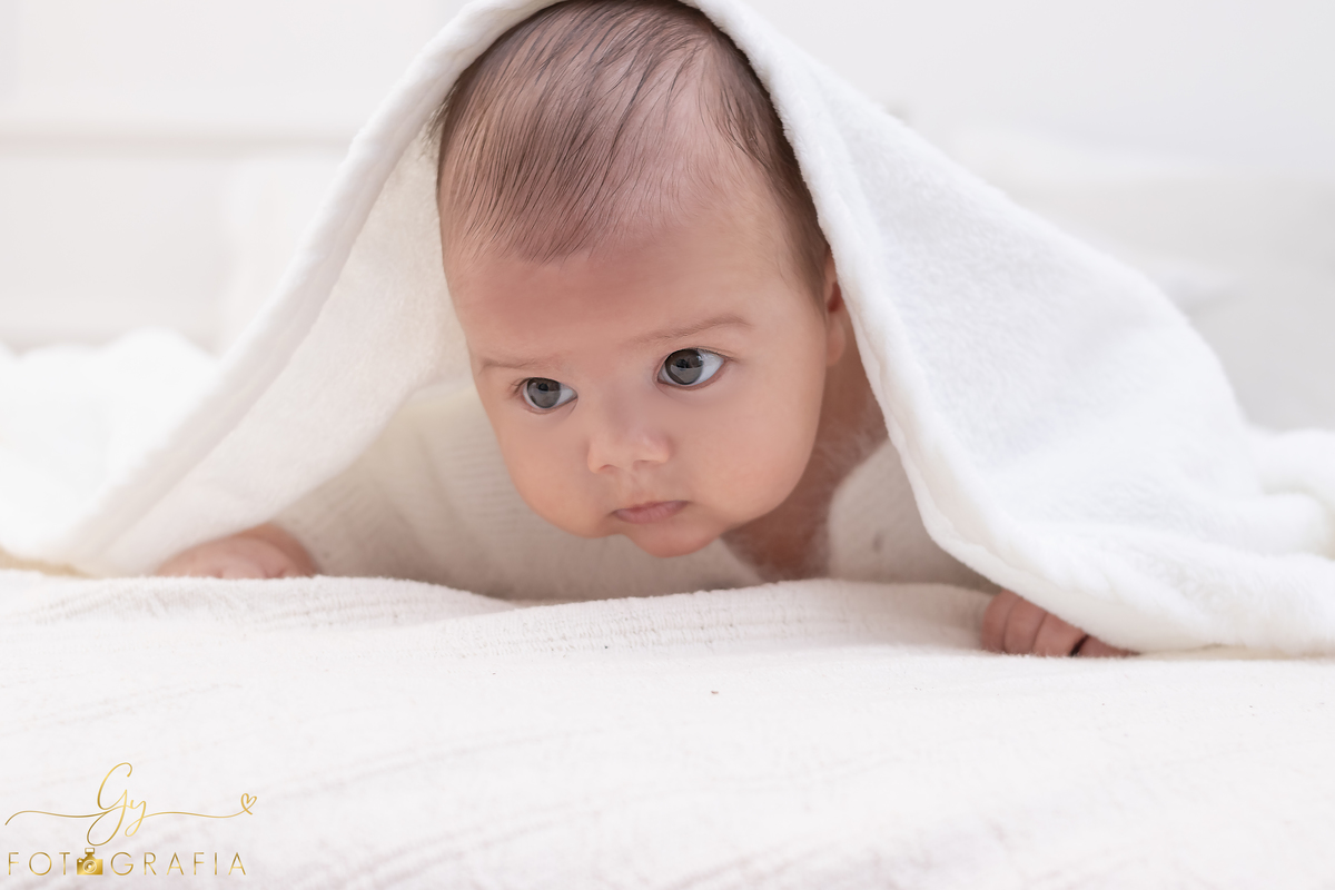 Luca 6 meses. Fotografo em londrina. Acompanhamento do bebe clean. Momento registrado pela fotografa Giscellayne - Gy Fotografia.
