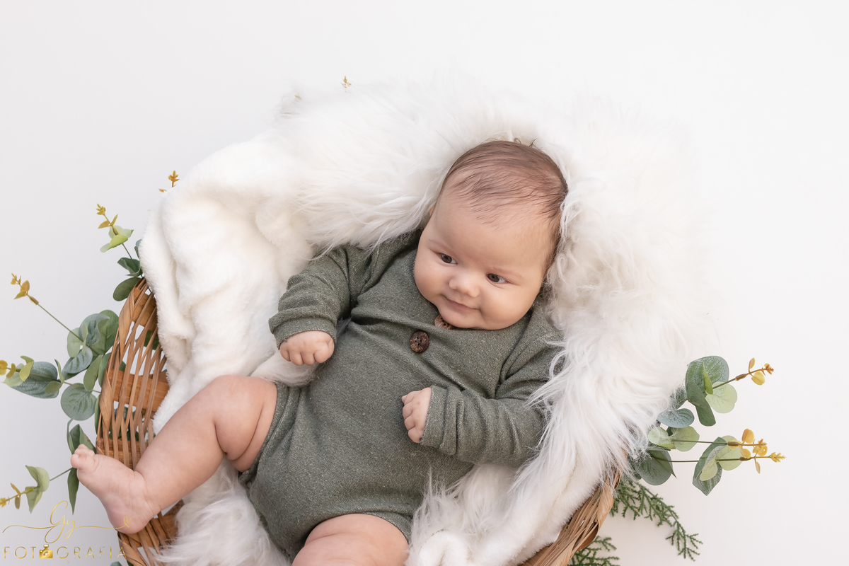 Luca 6 meses. Fotografo em londrina. Acompanhamento do bebe clean. Momento registrado pela fotografa Giscellayne - Gy Fotografia.