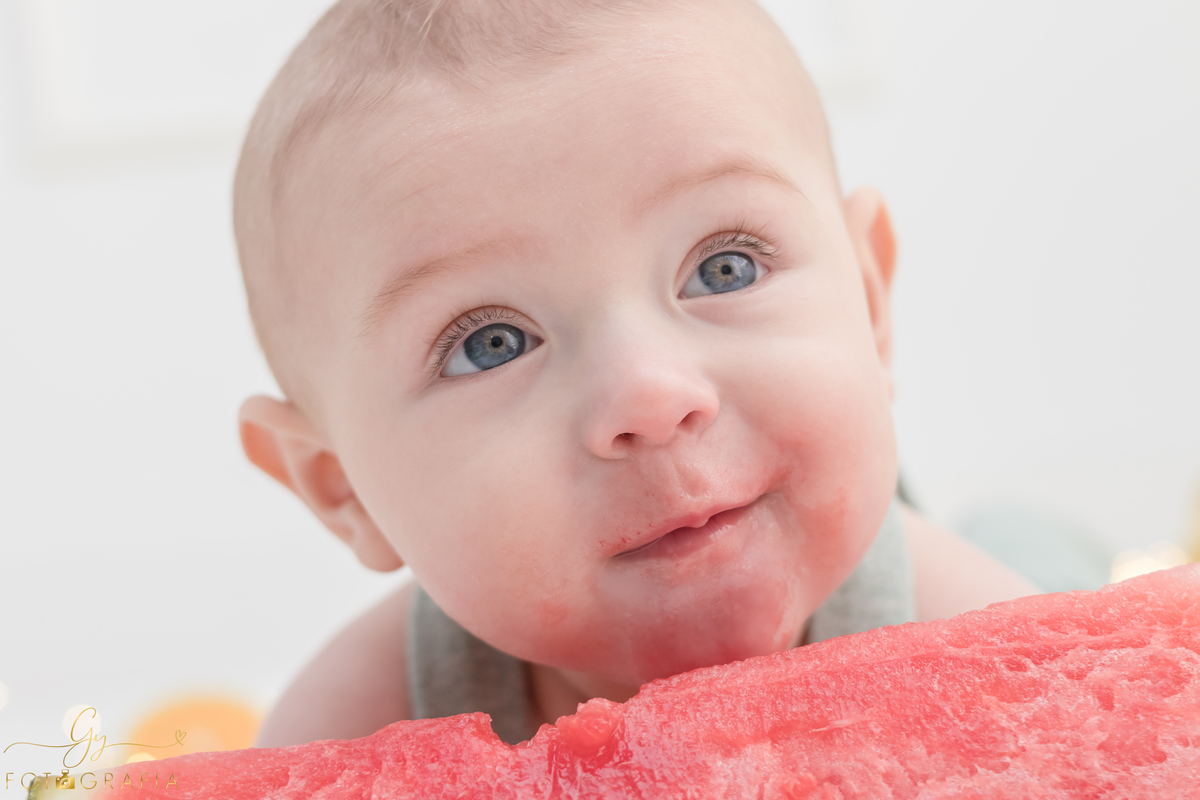 Enrico 6 meses. Fotografo em londrina. Acompanhamento do bebe clean. Momento registrado pela fotografa Giscellayne - Gy Fotografia.