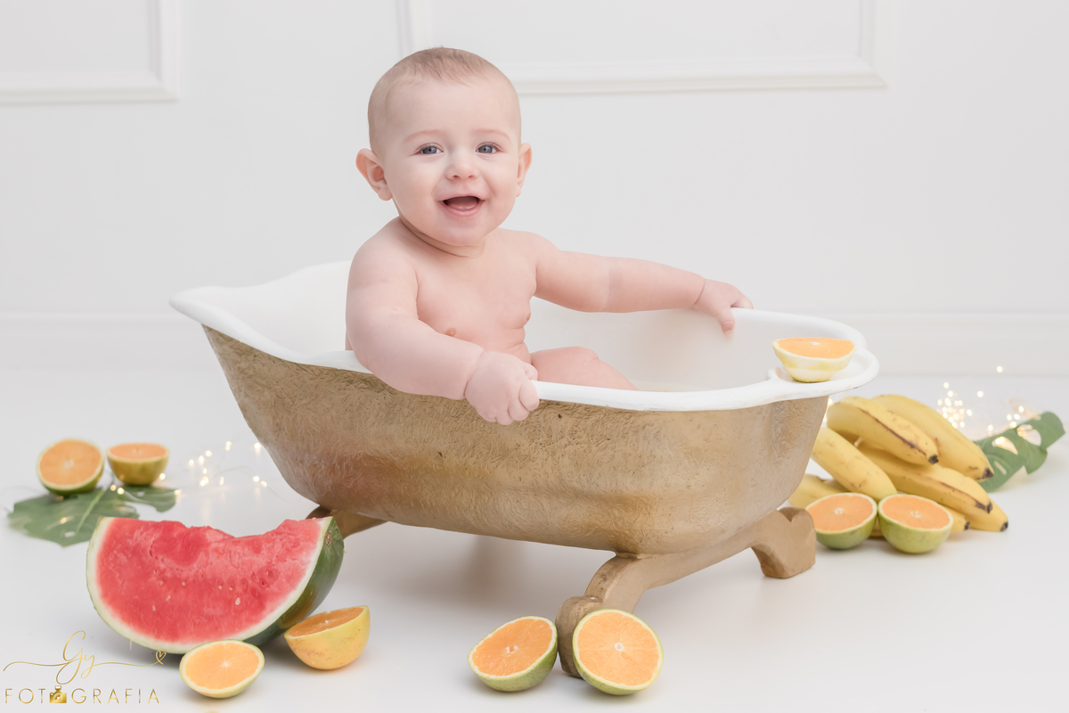 Enrico 6 meses. Fotografo em londrina. Acompanhamento do bebe clean. Momento registrado pela fotografa Giscellayne - Gy Fotografia.