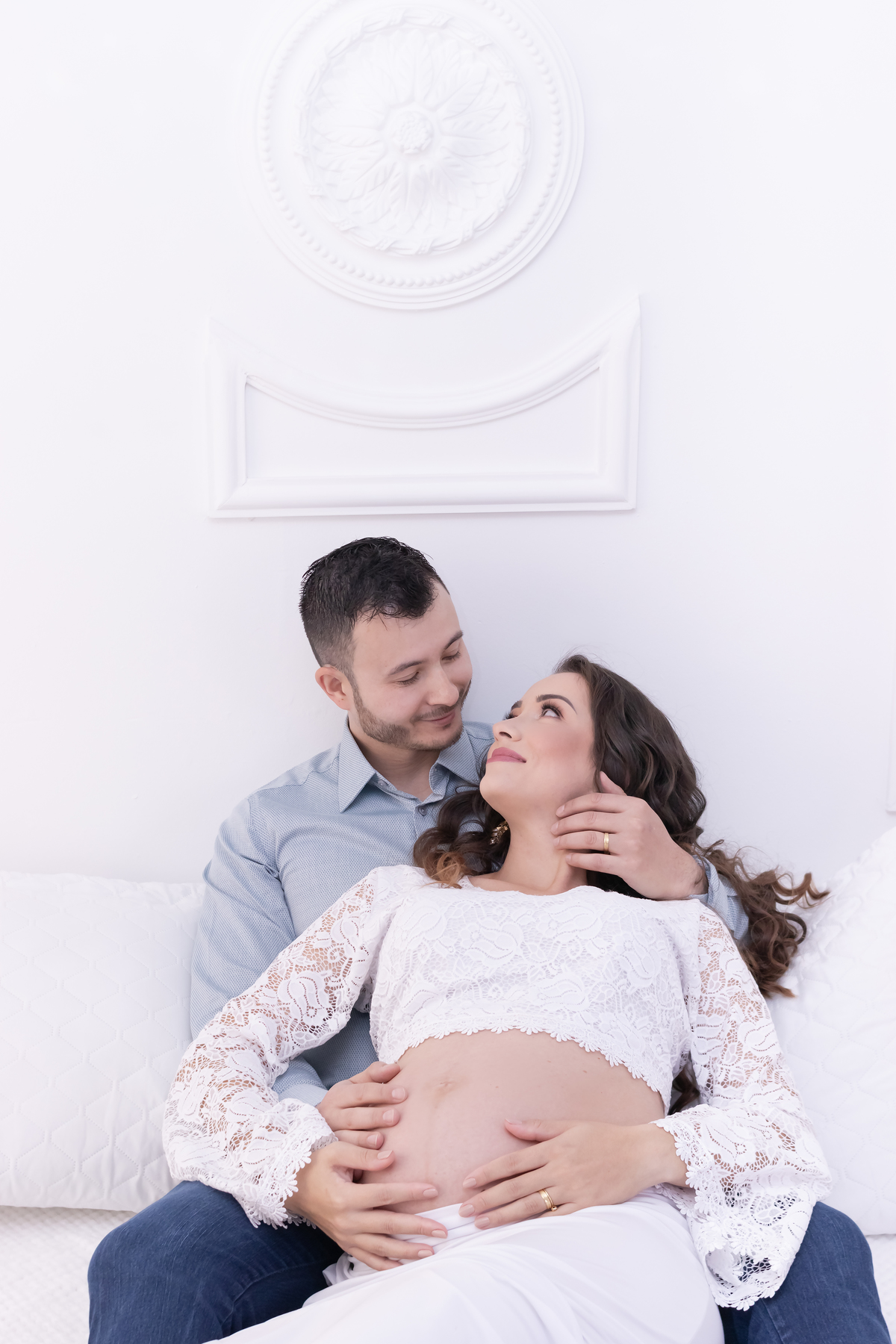 Ensaio da gestante Luana no estúdio. Fotografo em londrina especializado em ensaios de gestantes. Momento registrado pela fotografa Giscellayne - Gy Fotografia.
