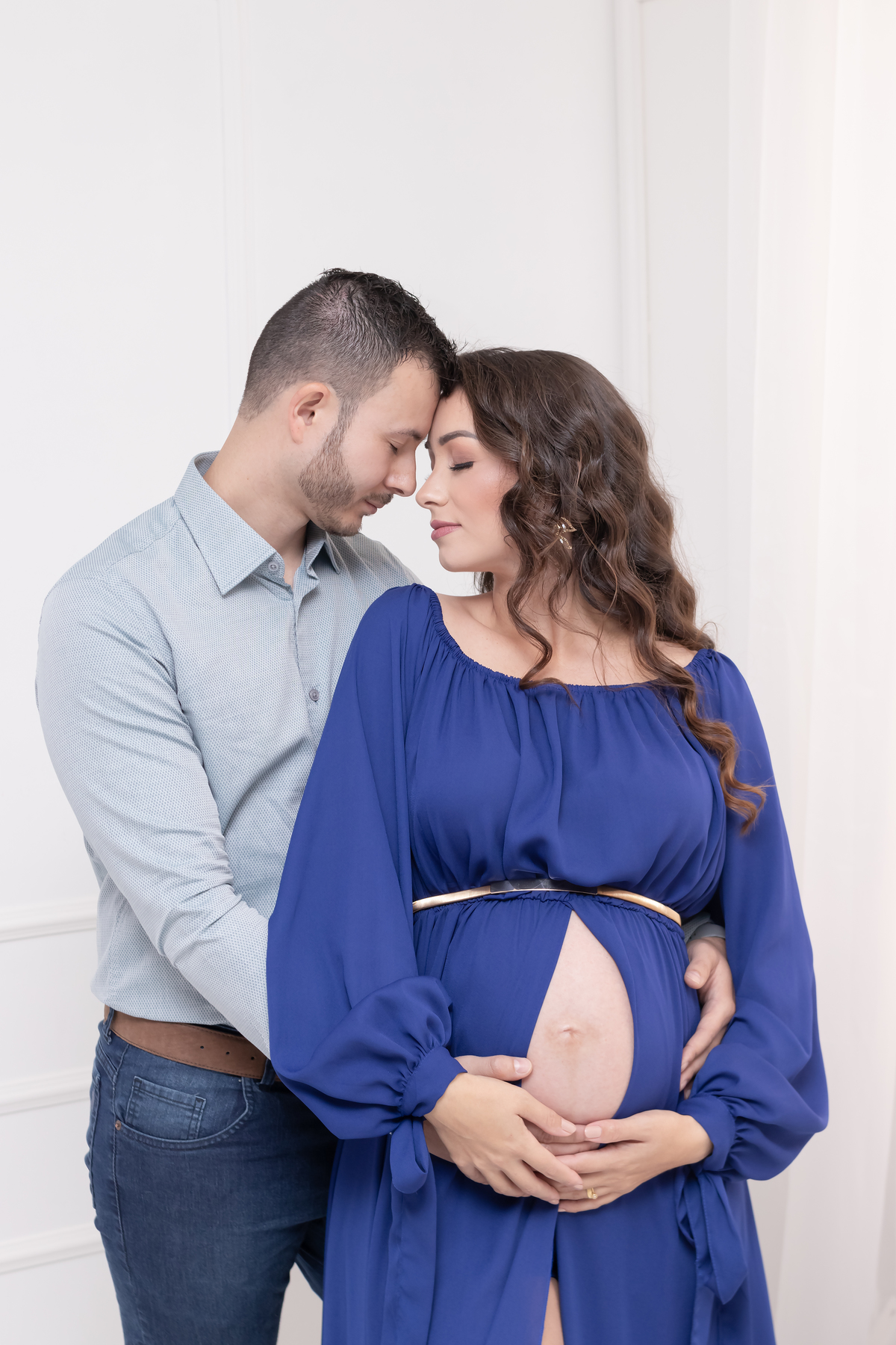 Ensaio da gestante Luana no estúdio. Fotografo em londrina especializado em ensaios de gestantes. Momento registrado pela fotografa Giscellayne - Gy Fotografia.