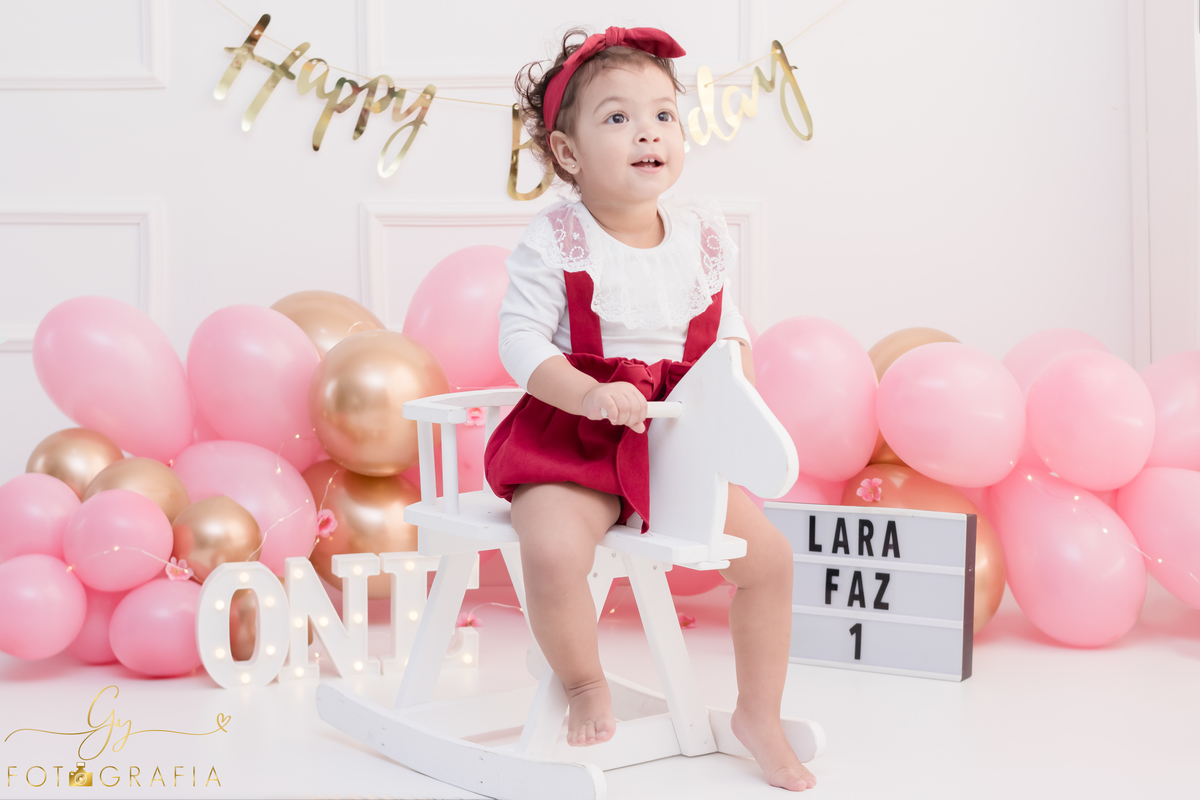 Ensaio smash the cake em estúdio. Fotógrafo em Londrina Especializado em ensaios de bebês e crianças. Momento registrado pela fotógrafa Giscellayne | Gy Fotografia.